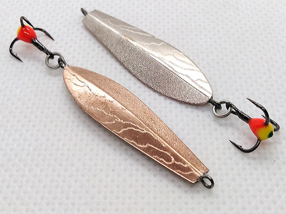 Фотография Зимняя блесна Yoda Ведьма2 35мм 3,5г медь-серебро