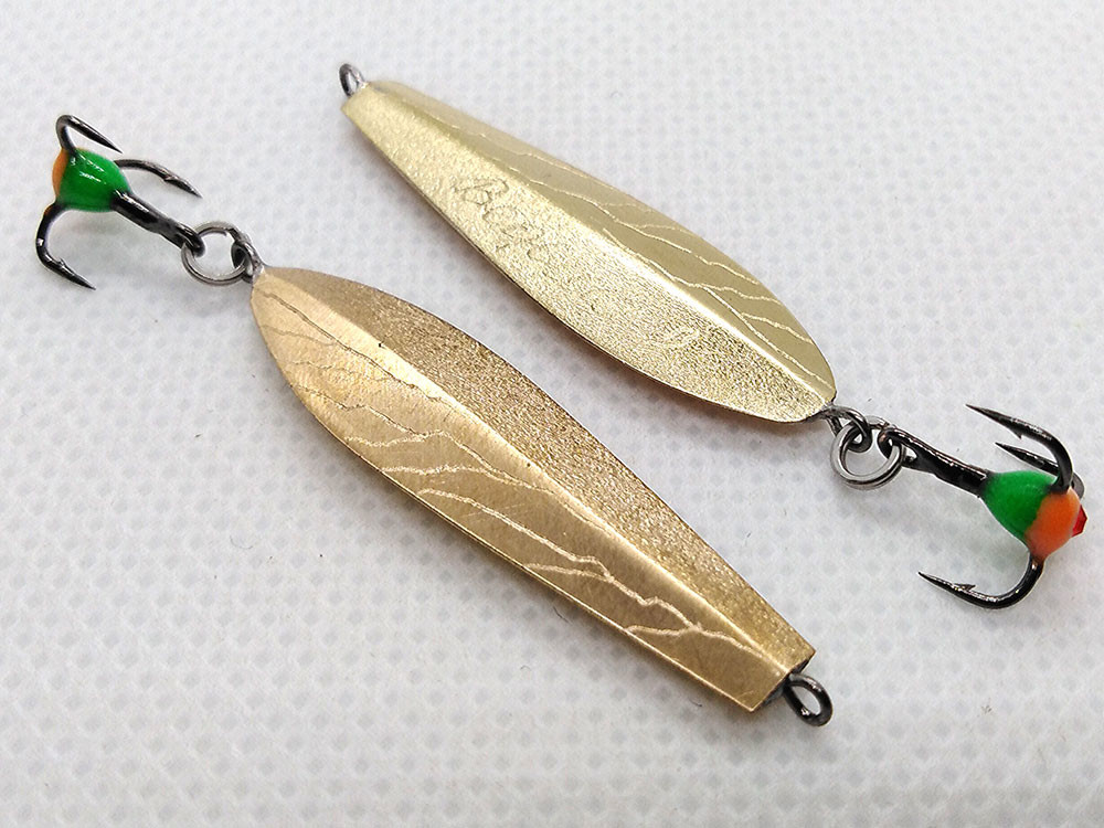 Фотография Зимняя блесна Yoda Ведьма3 40мм бериль-латунь